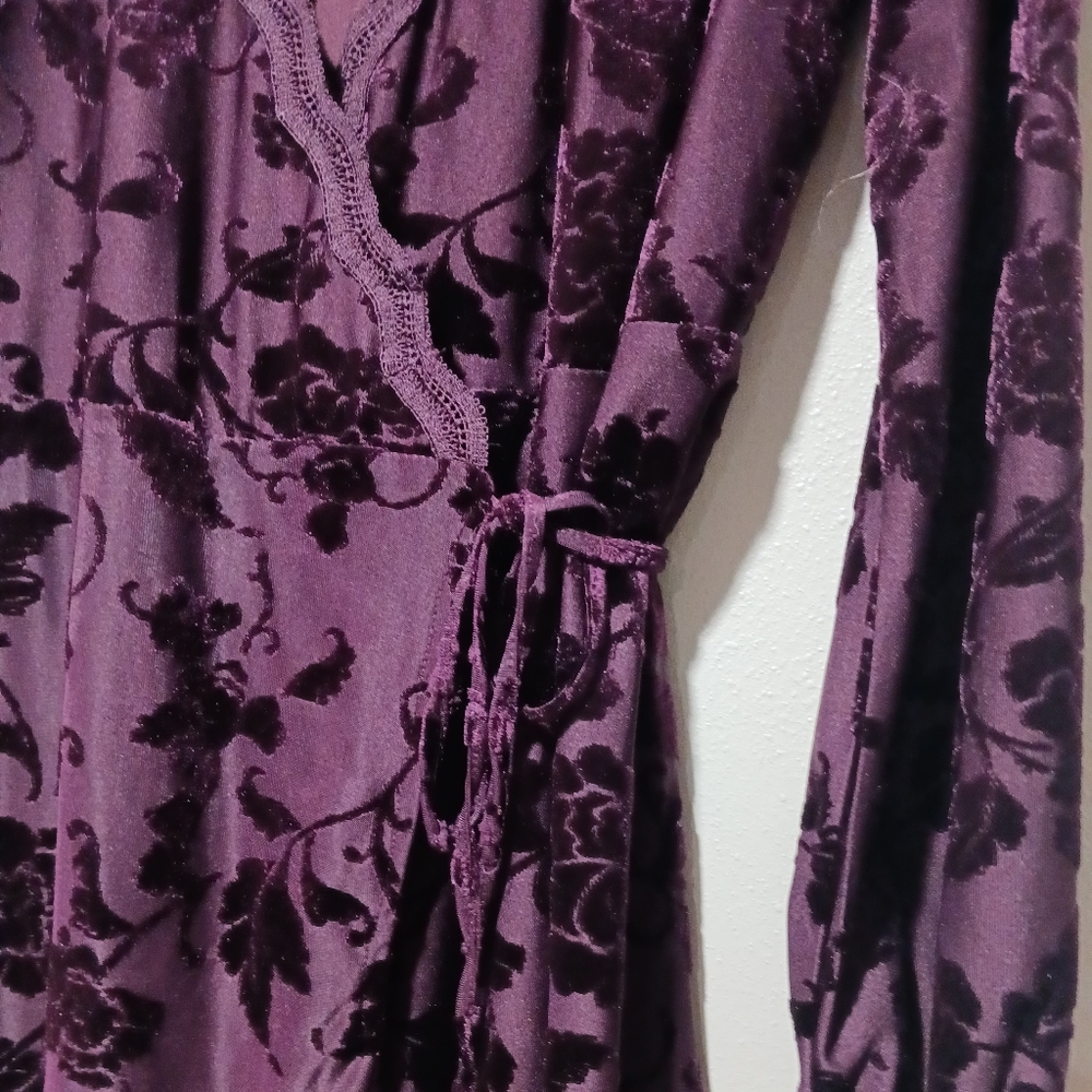 Final Pruce $5 /Francesca's "Burnout "V" Neck Wrap Dress" Sz. L Purple Wine. - Picture 2 of 6